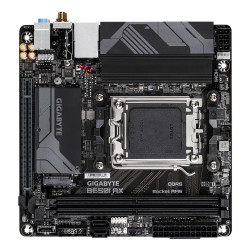 GIGABYTE B650I AX Carte mère - AMD Ryzen série 9000, VRM 5+2+1 phases, jusqu'à 6400 MHz DDR5 (OC), 1xPCIe 4.0 M.2, LAN 2,5 GbE,