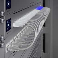 Ubiquiti Switch UniFi 16xRJ45 GBit/8xRJ45 2.5G/2xSFP+ Managed Max 19" Rack-Mountable, 1,3" Touchscreen